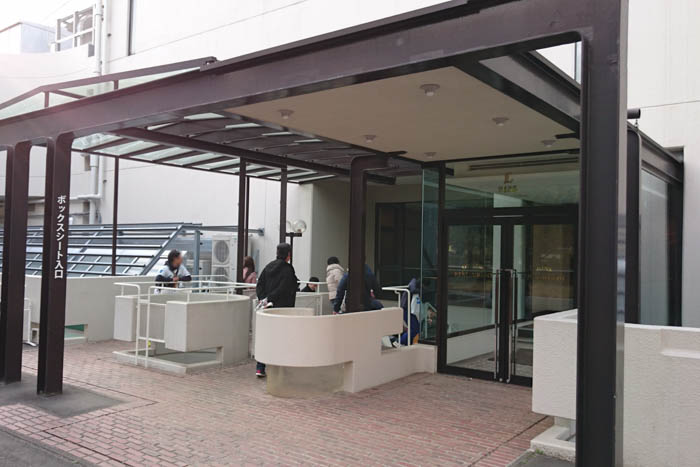 ボックスシート入口